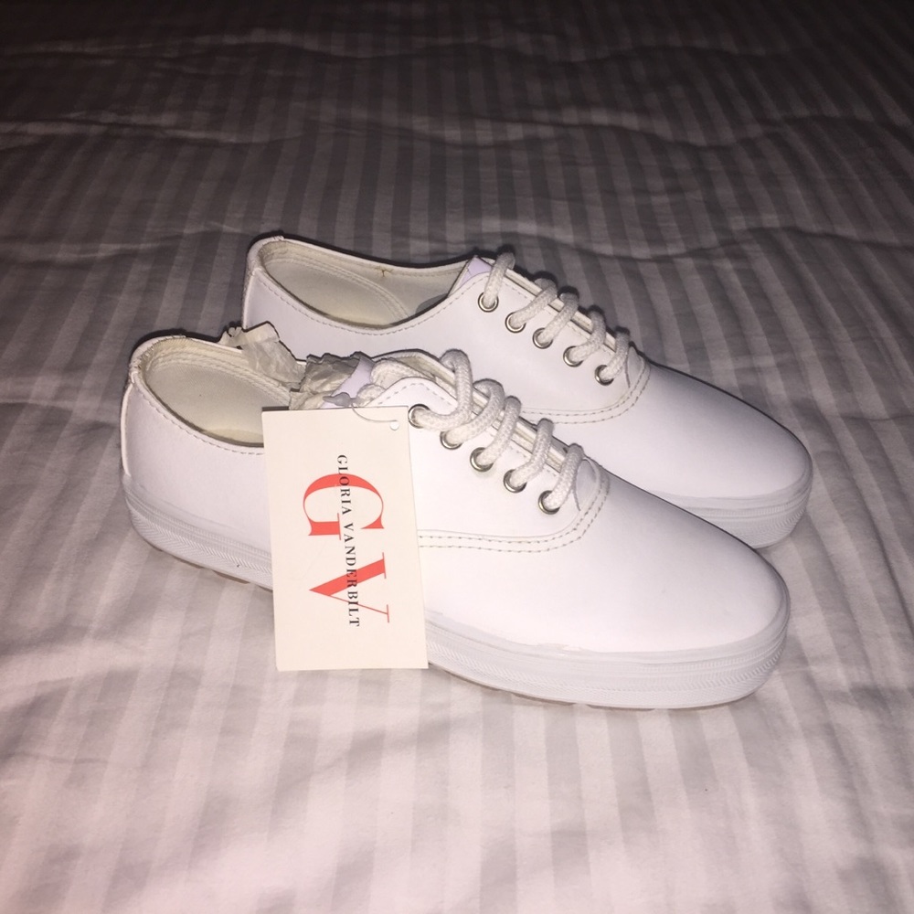 Brand new leather white Gloria Vanderbilt shoes